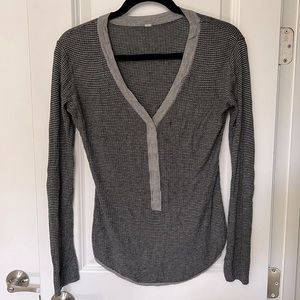 Lululemon grey and black Henley sweater size 6 EUC